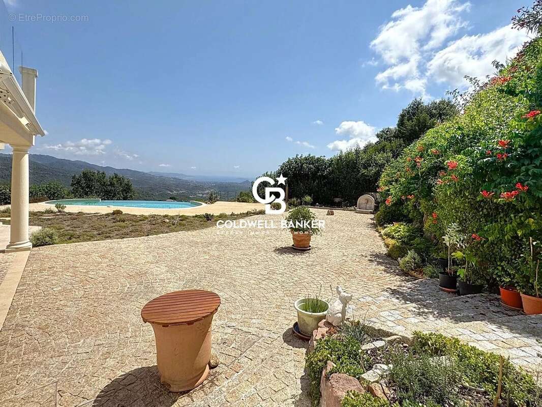 Maison à LES ADRETS-DE-L&#039;ESTEREL