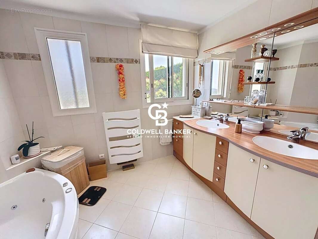 Maison à LES ADRETS-DE-L&#039;ESTEREL