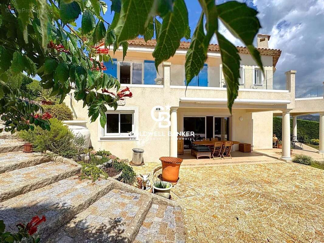 Maison à LES ADRETS-DE-L&#039;ESTEREL