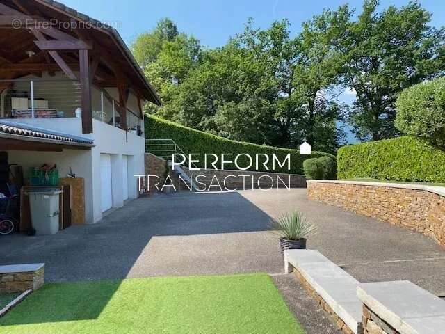 Maison à VAULNAVEYS-LE-BAS