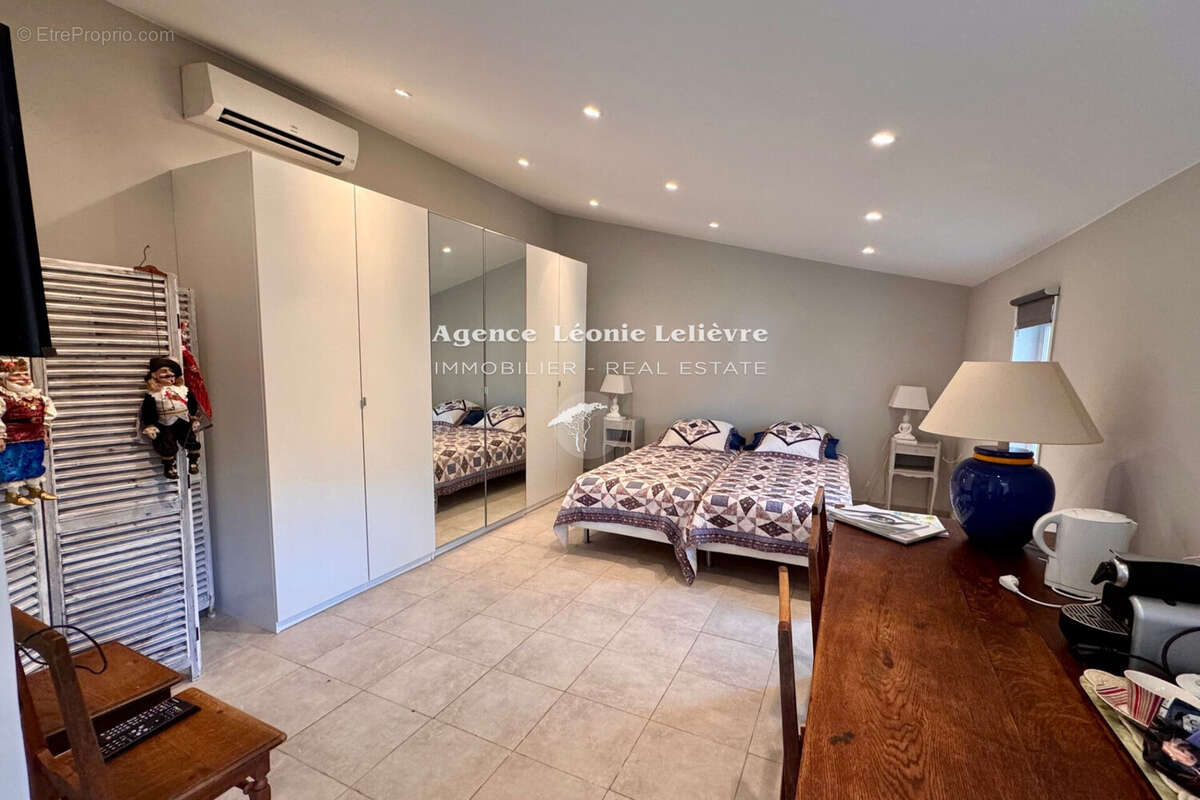 Maison à LES ISSAMBRES