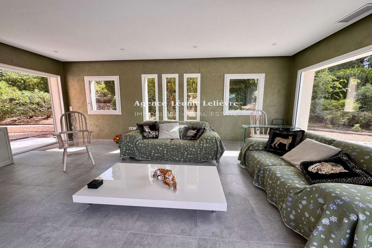 Maison à LES ISSAMBRES