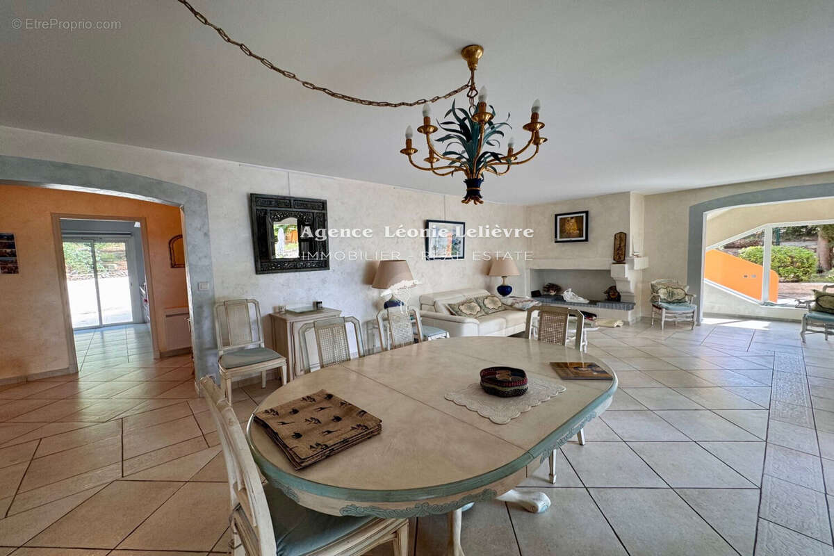 Maison à LES ISSAMBRES