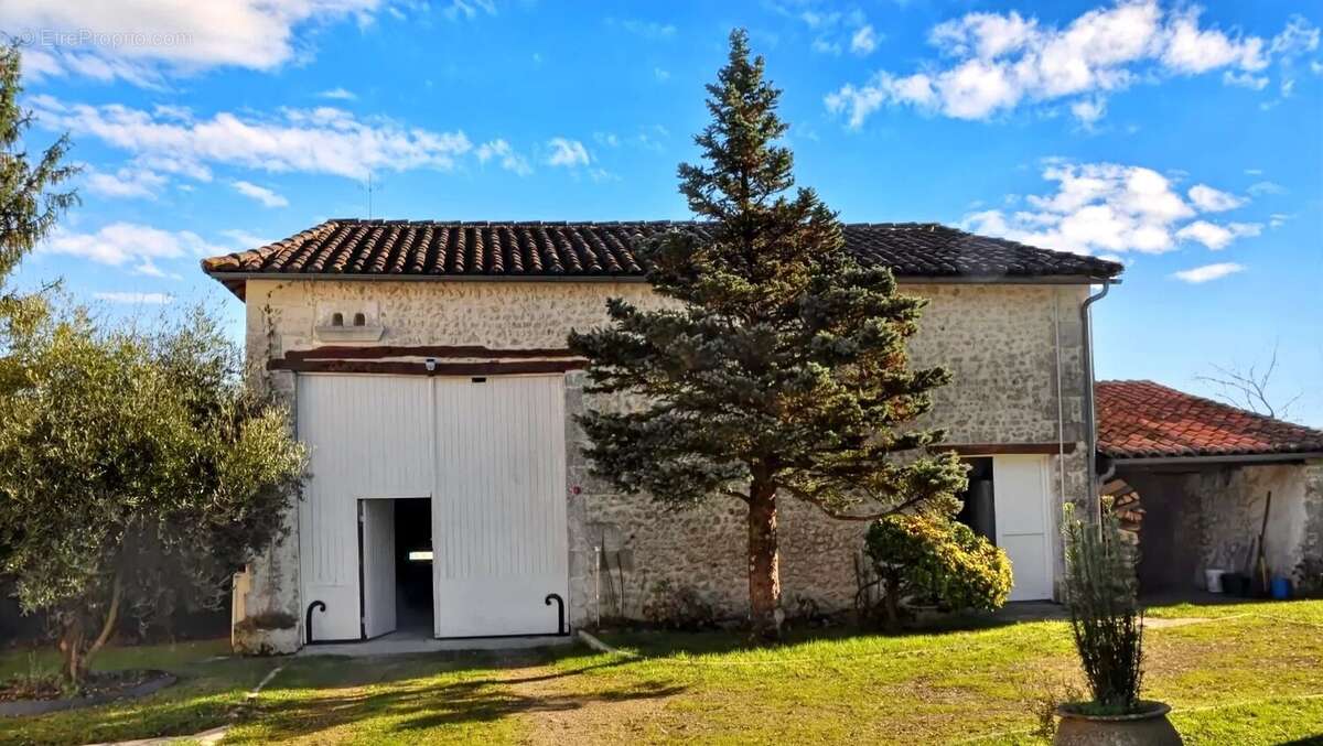 Maison à AUBETERRE-SUR-DRONNE
