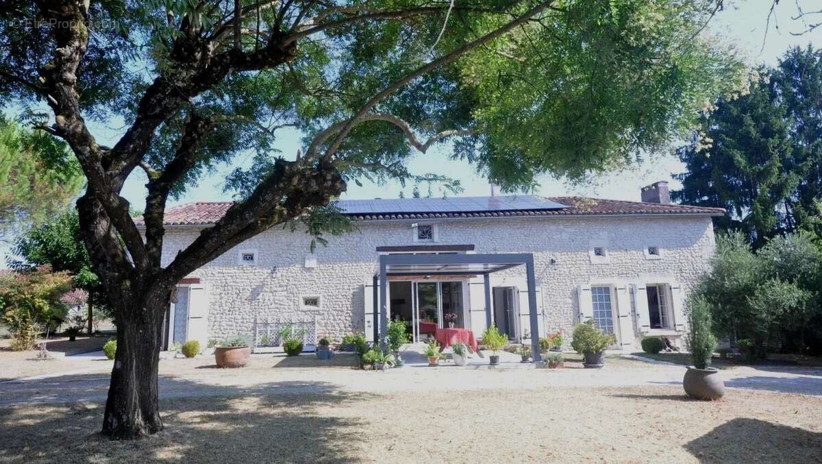 Maison à AUBETERRE-SUR-DRONNE