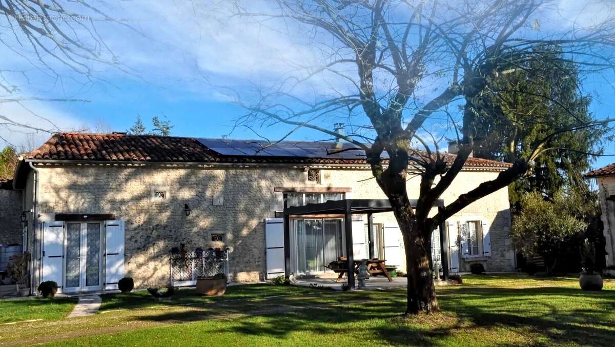 Maison à AUBETERRE-SUR-DRONNE