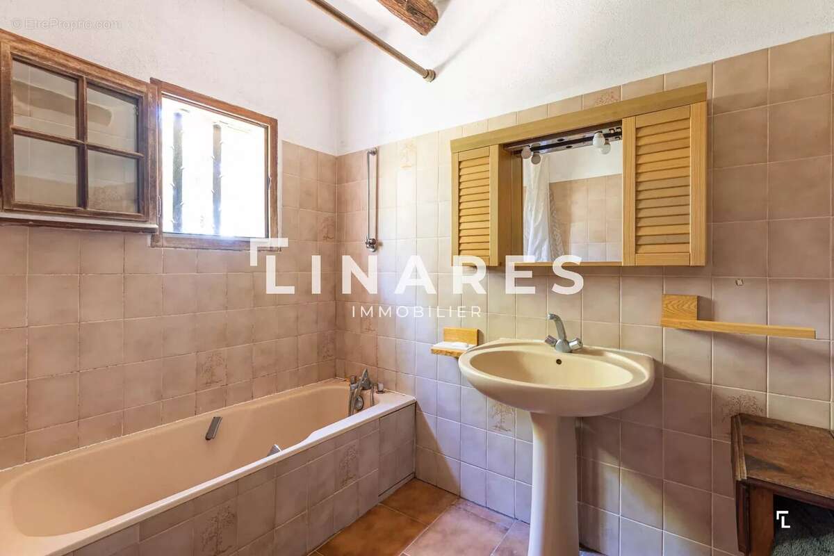 Maison à VINON-SUR-VERDON