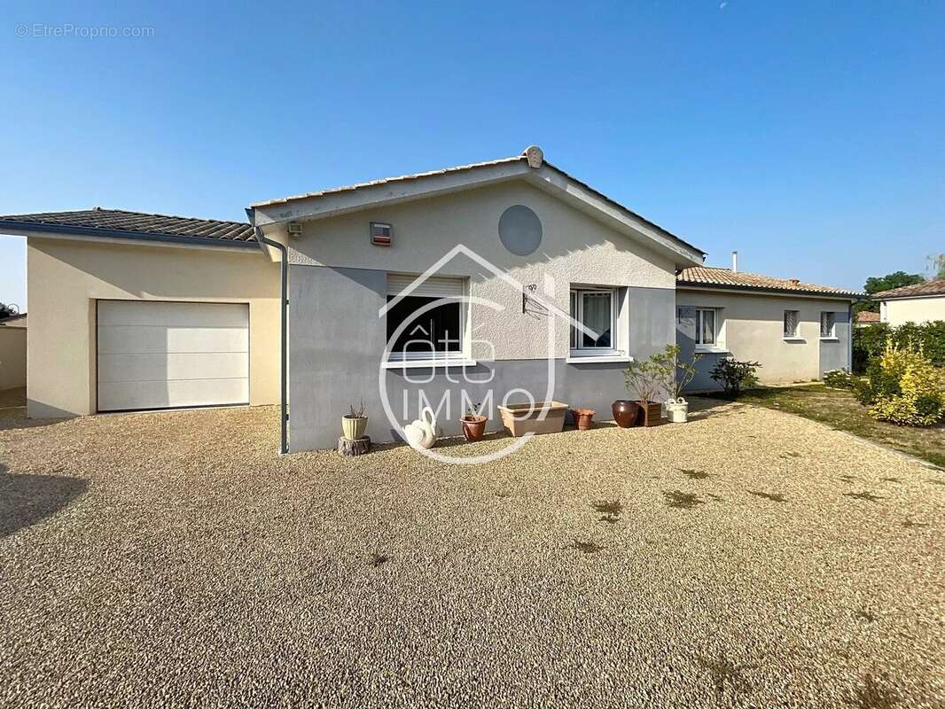 Maison à LAMOTHE-MONTRAVEL