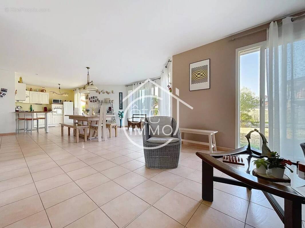 Maison à LAMOTHE-MONTRAVEL