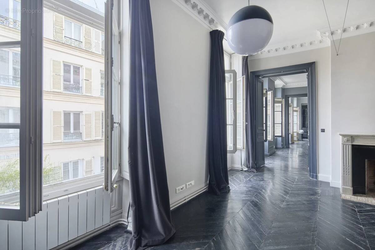 Appartement à PARIS-10E