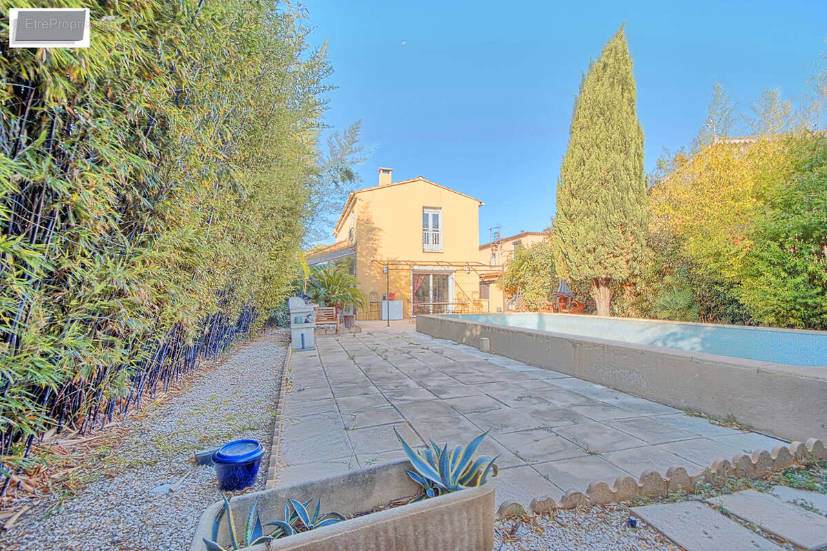 Maison à LA VALETTE-DU-VAR