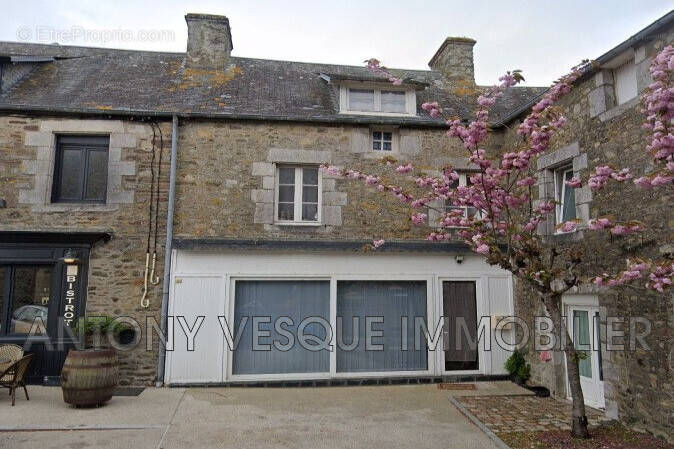 Commerce à AGON-COUTAINVILLE