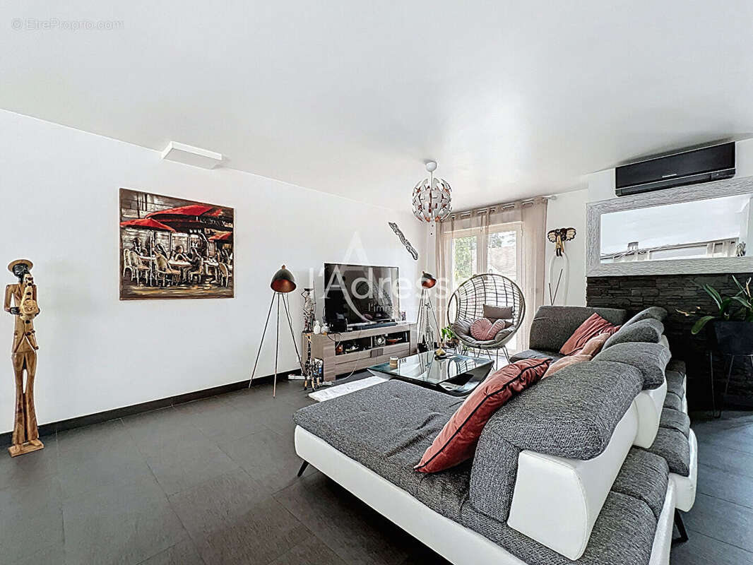 Maison à MONTEVRAIN