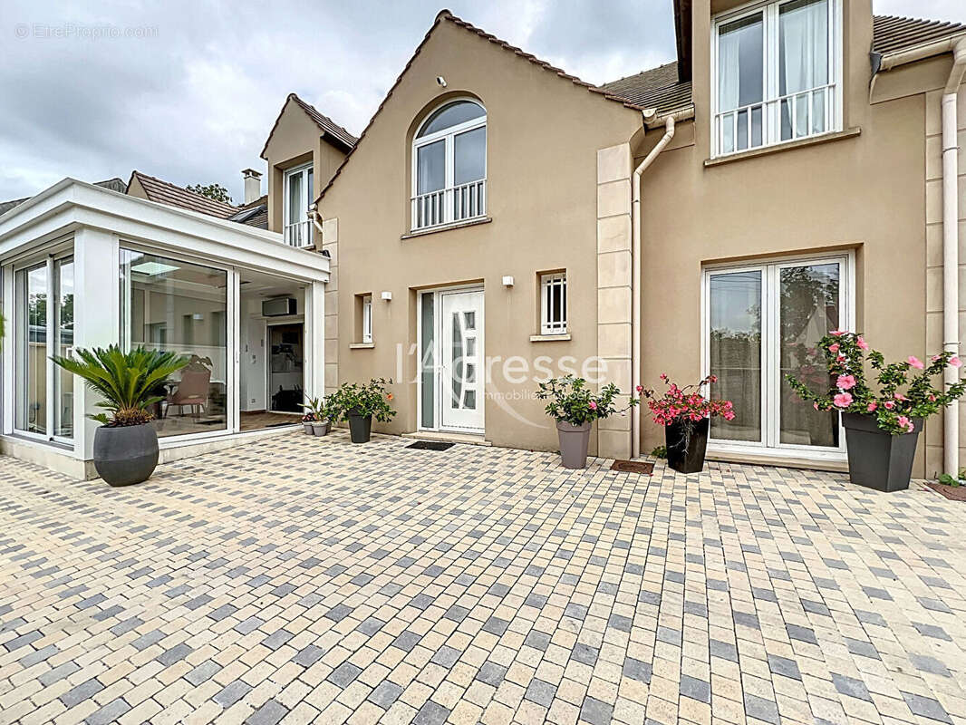 Maison à MONTEVRAIN