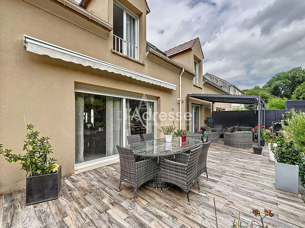 Maison à MONTEVRAIN