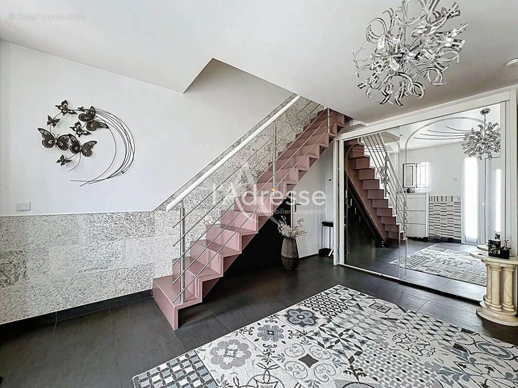 Maison à MONTEVRAIN