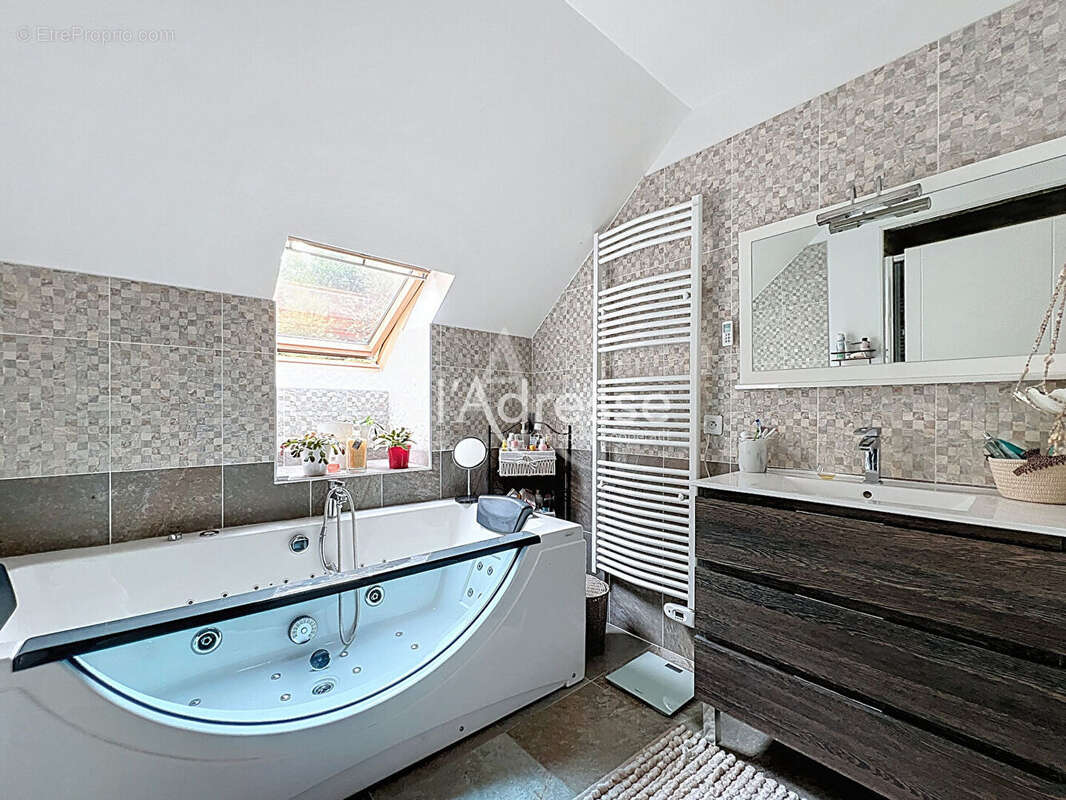 Maison à MONTEVRAIN