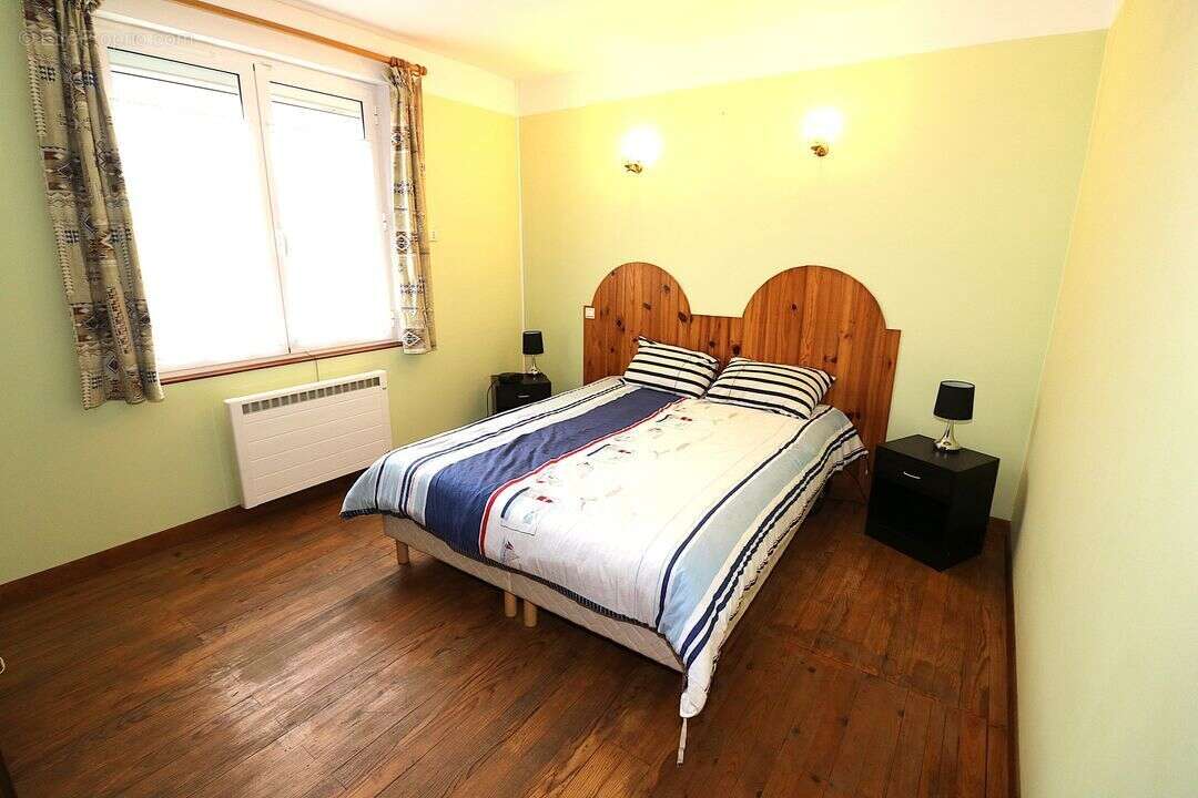 piscine-atelier-3 chambres bureau-terrain-captieux-panneaux - Maison à CAPTIEUX