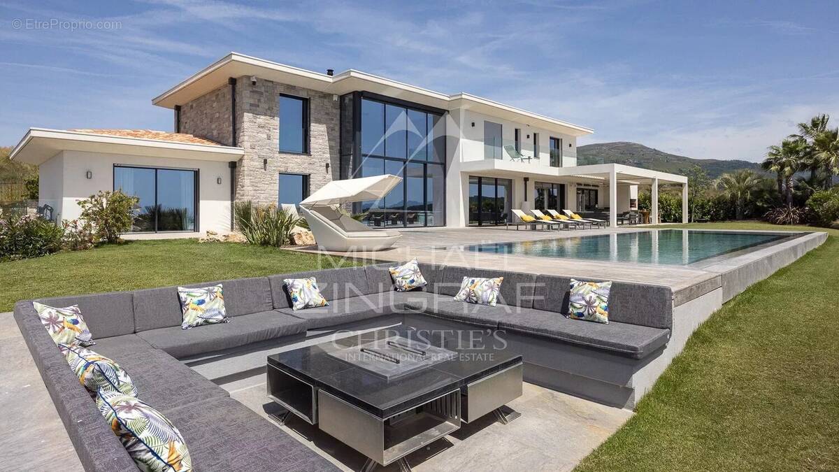 Maison à ROQUEFORT-LES-PINS