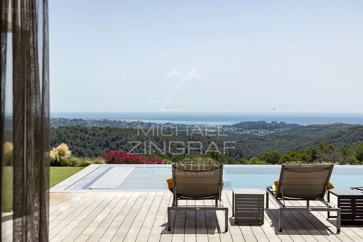 Maison à ROQUEFORT-LES-PINS