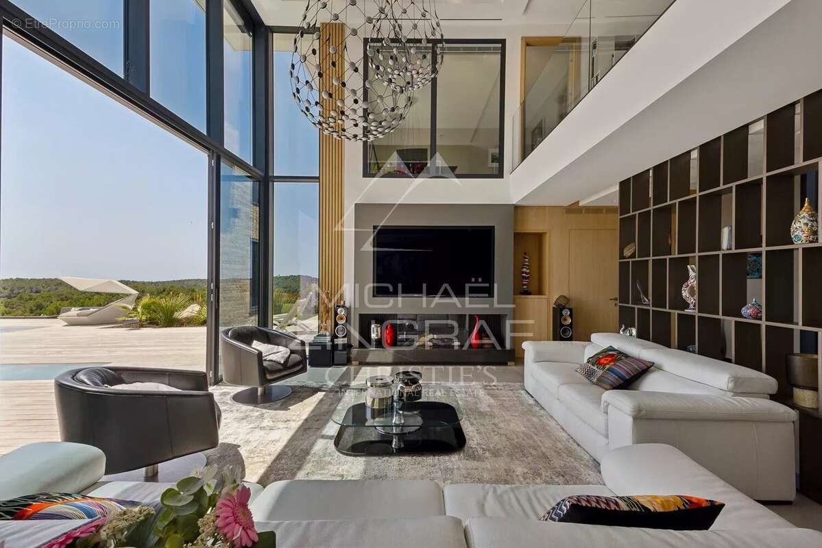 Maison à ROQUEFORT-LES-PINS