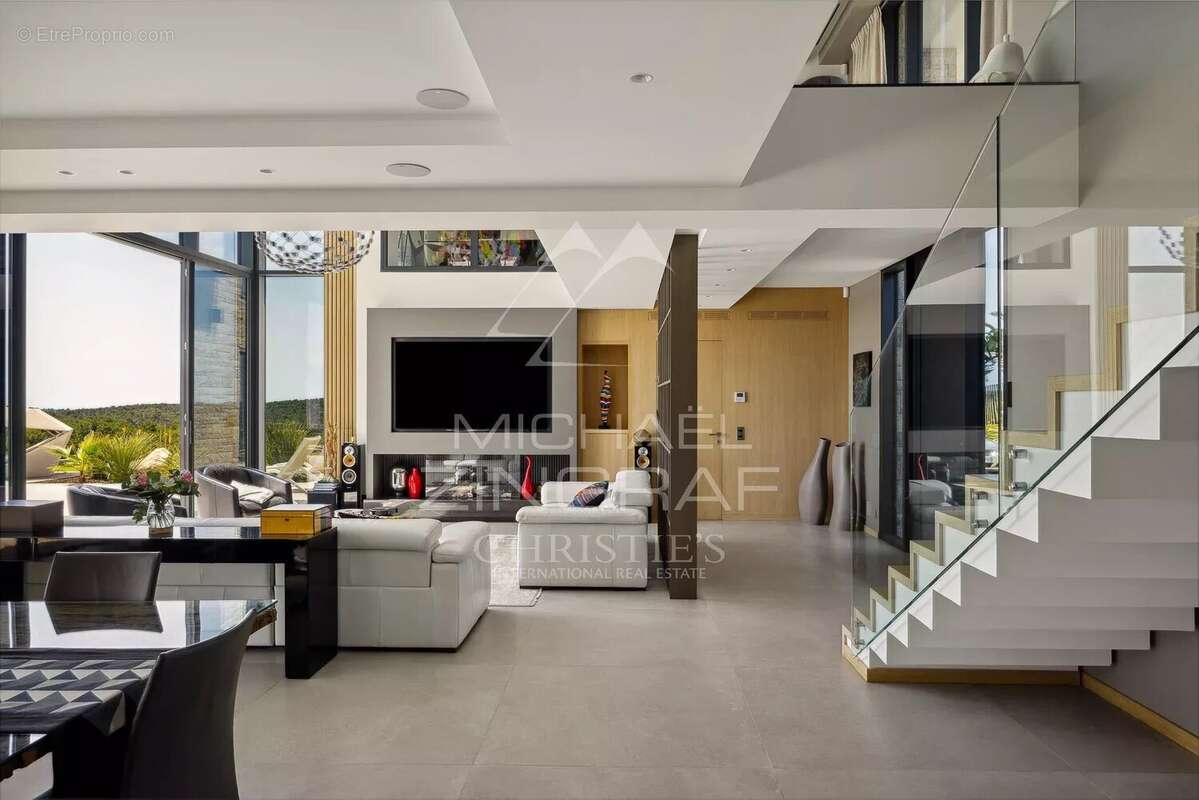 Maison à ROQUEFORT-LES-PINS