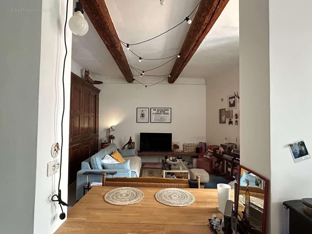 Appartement à SOLLIES-PONT