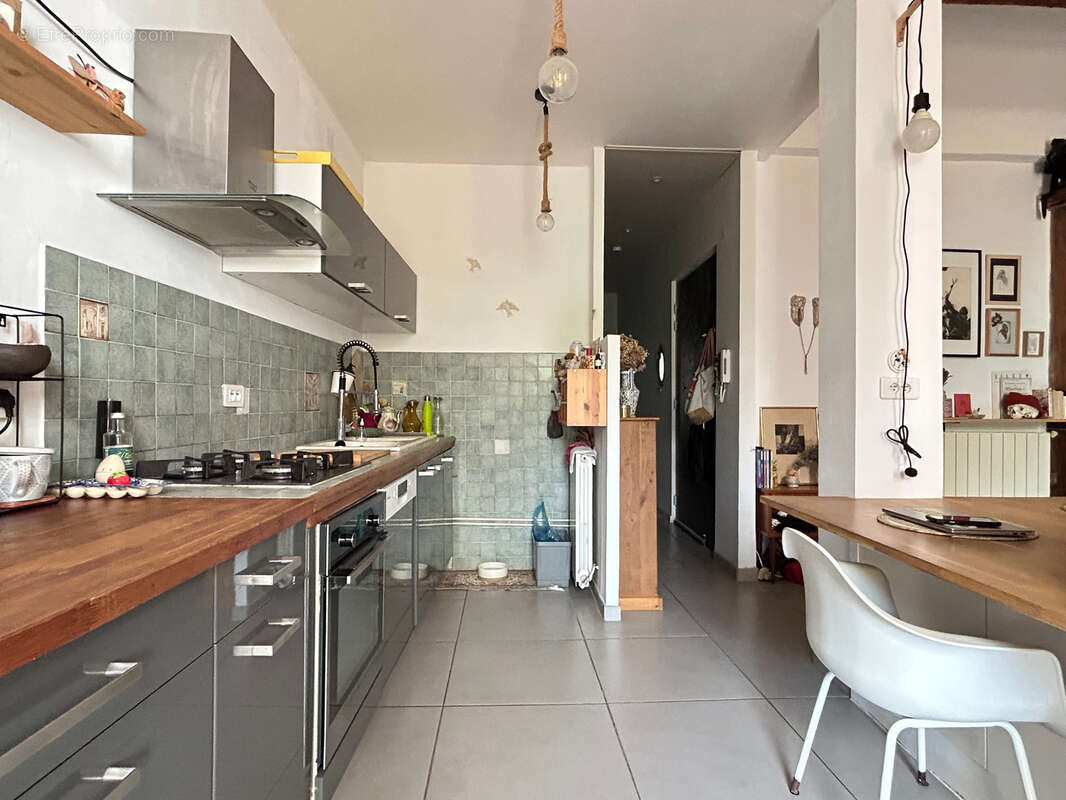 Appartement à SOLLIES-PONT