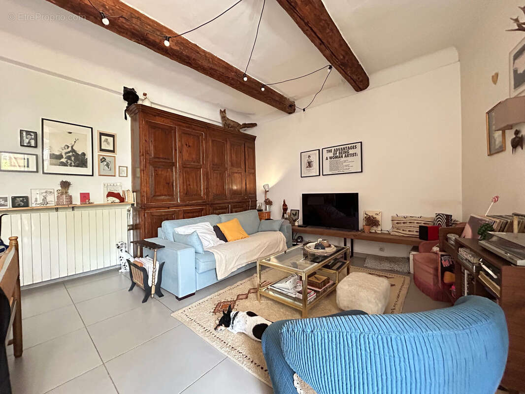 Appartement à SOLLIES-PONT