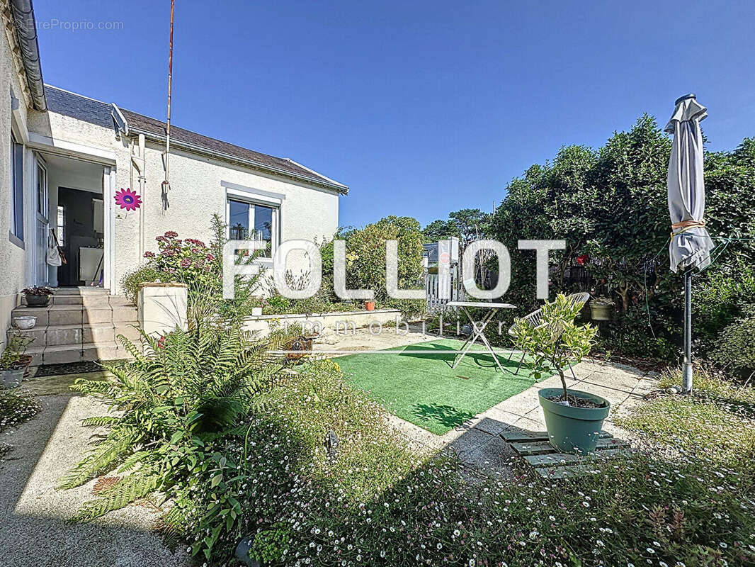 Maison à DONVILLE-LES-BAINS