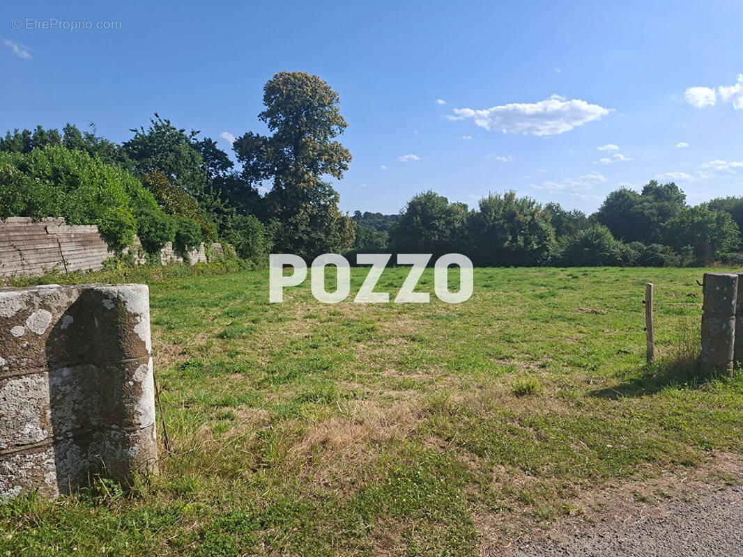 Terrain à LA GODEFROY