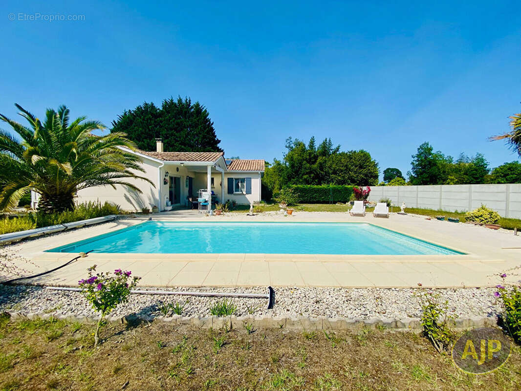 Maison à SAINT-GERMAIN-D&#039;ESTEUIL