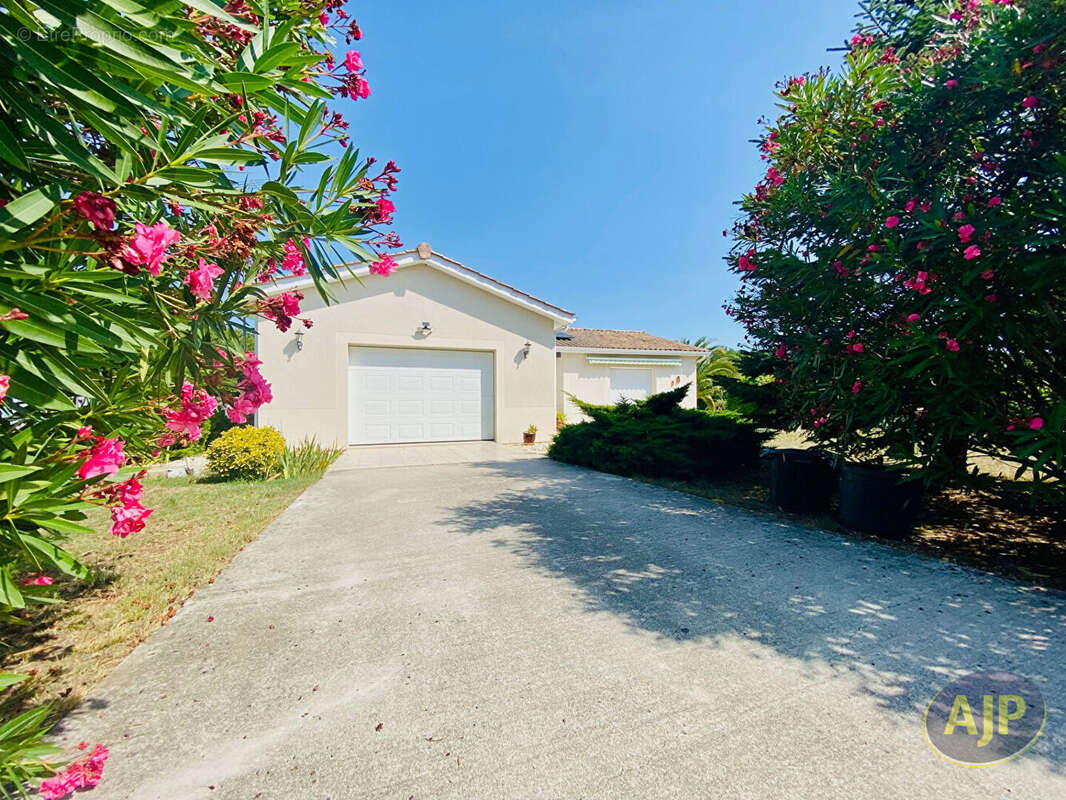 Maison à SAINT-GERMAIN-D&#039;ESTEUIL