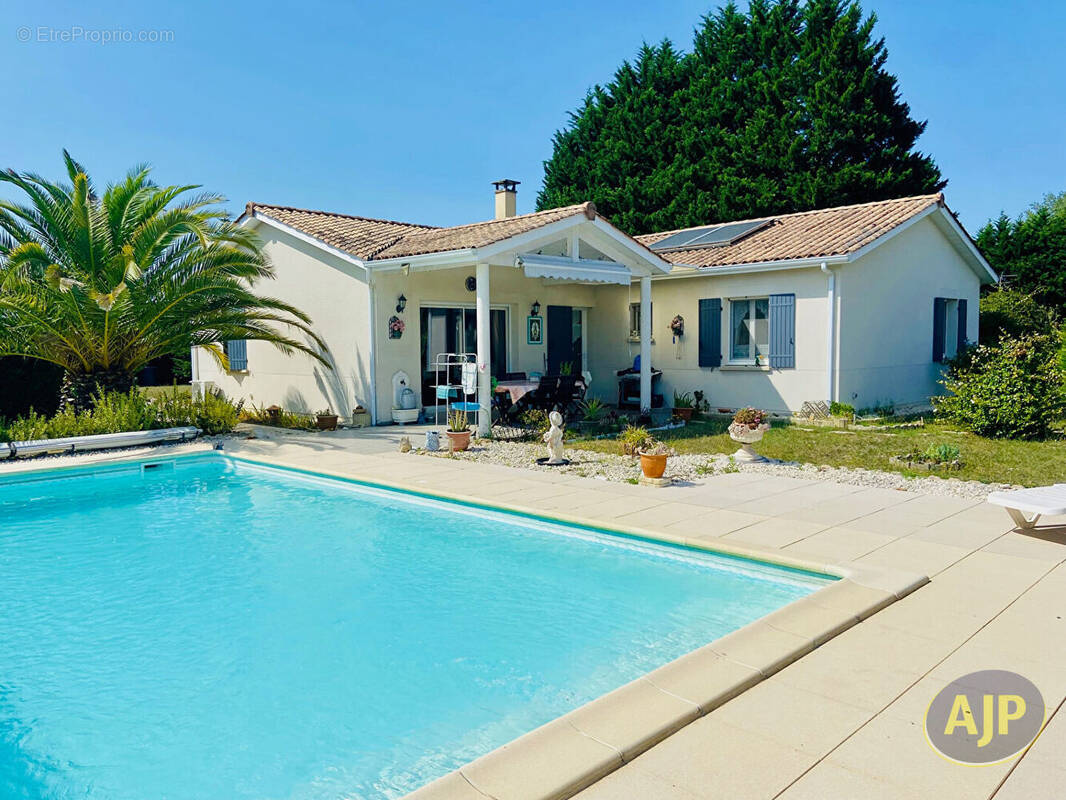 Maison à SAINT-GERMAIN-D&#039;ESTEUIL