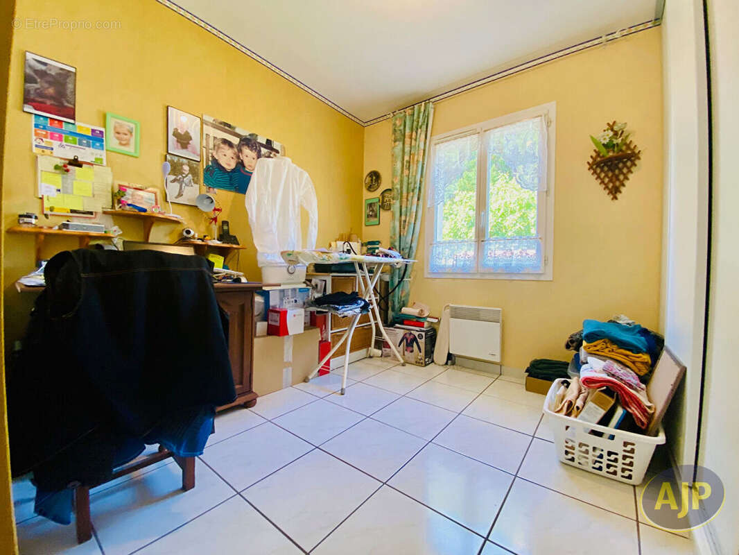 Maison à SAINT-GERMAIN-D&#039;ESTEUIL