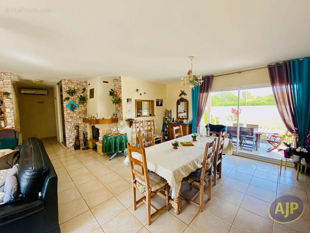 Maison à SAINT-GERMAIN-D&#039;ESTEUIL