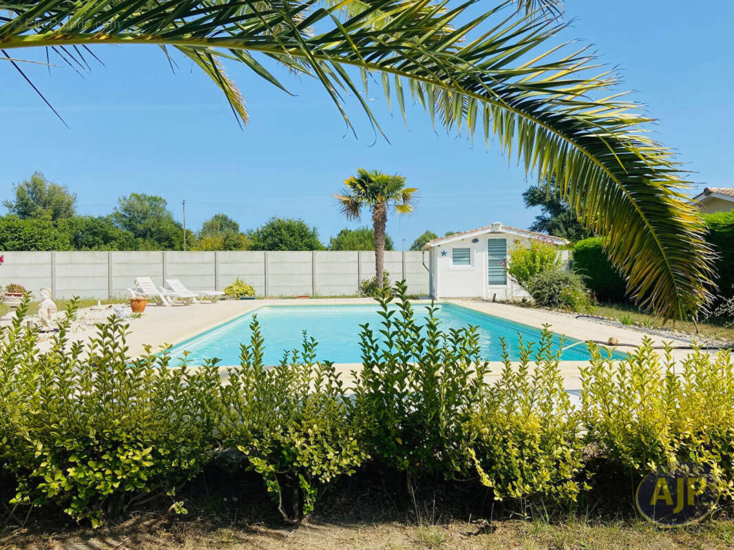 Maison à SAINT-GERMAIN-D&#039;ESTEUIL