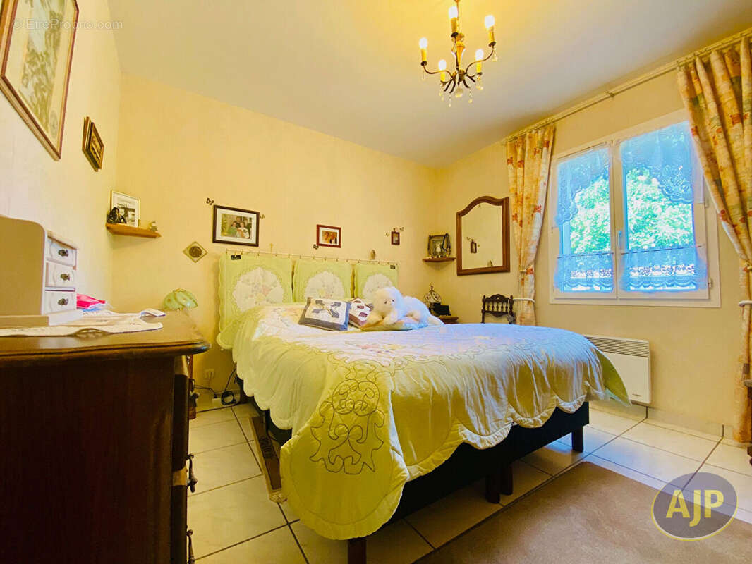 Maison à SAINT-GERMAIN-D&#039;ESTEUIL