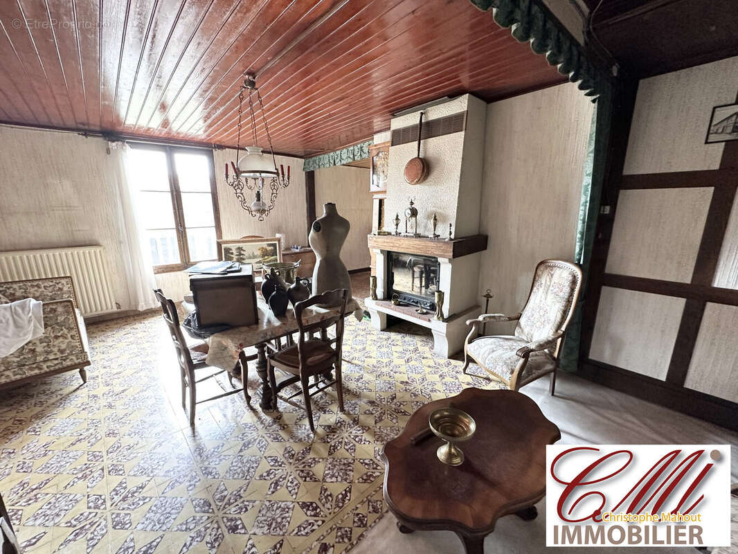 Maison à SAINT-REMY-EN-BOUZEMONT-SAINT-GENEST-ET-ISSON