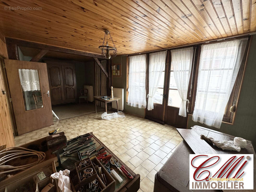 Maison à SAINT-REMY-EN-BOUZEMONT-SAINT-GENEST-ET-ISSON