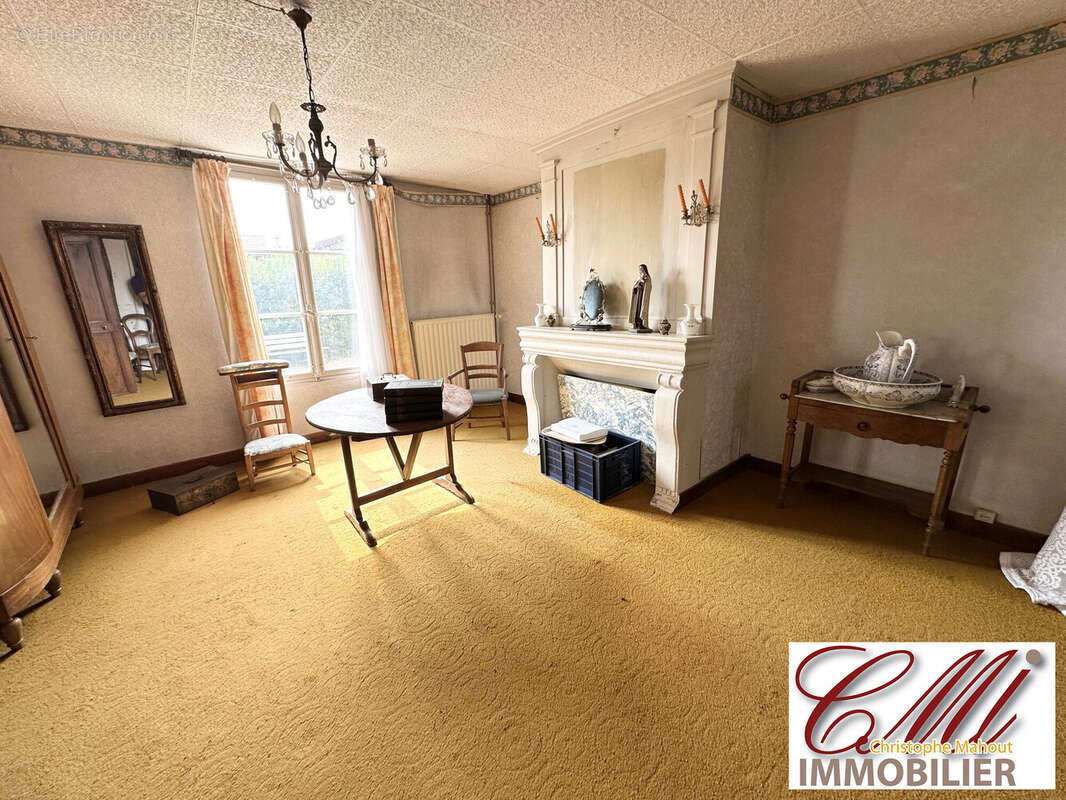 Maison à SAINT-REMY-EN-BOUZEMONT-SAINT-GENEST-ET-ISSON