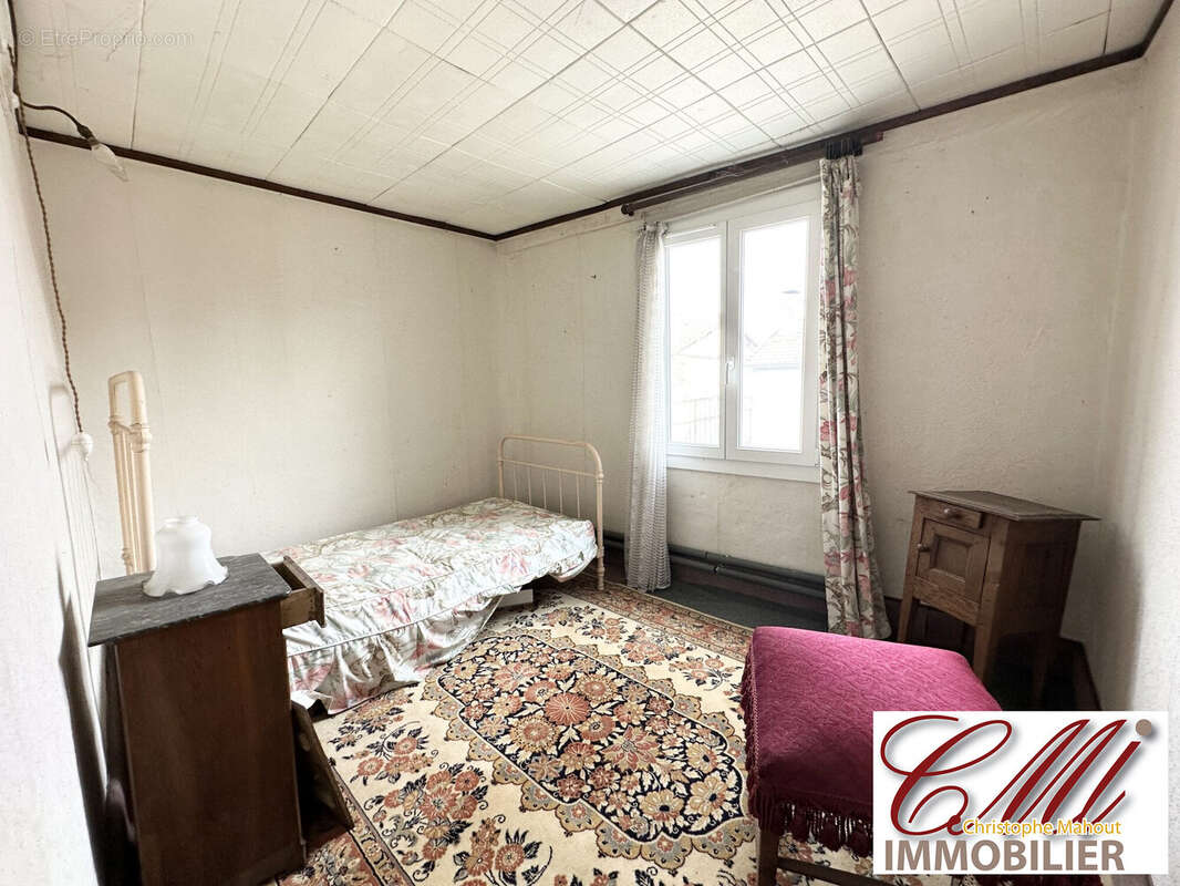 Maison à SAINT-REMY-EN-BOUZEMONT-SAINT-GENEST-ET-ISSON