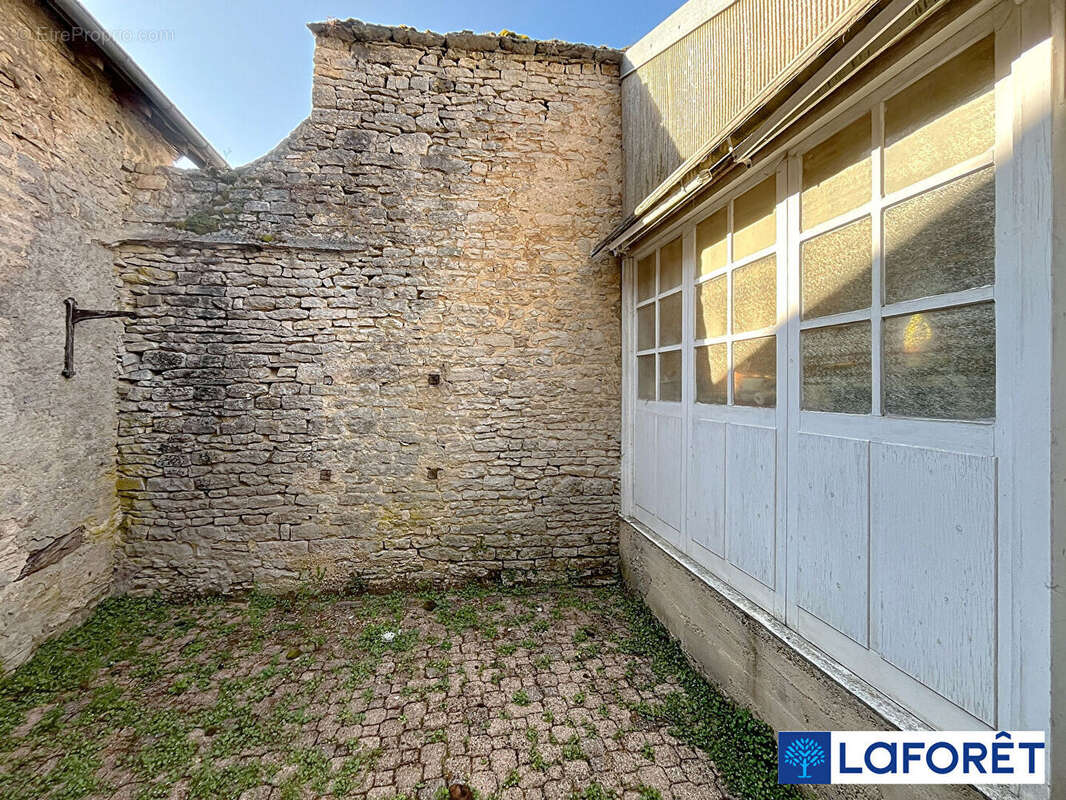 Maison à GRANCEY-LE-CHATEAU-NEUVELLE