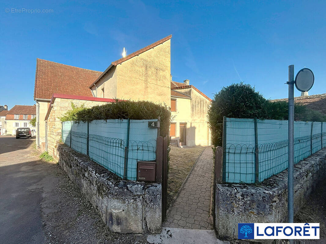 Maison à GRANCEY-LE-CHATEAU-NEUVELLE