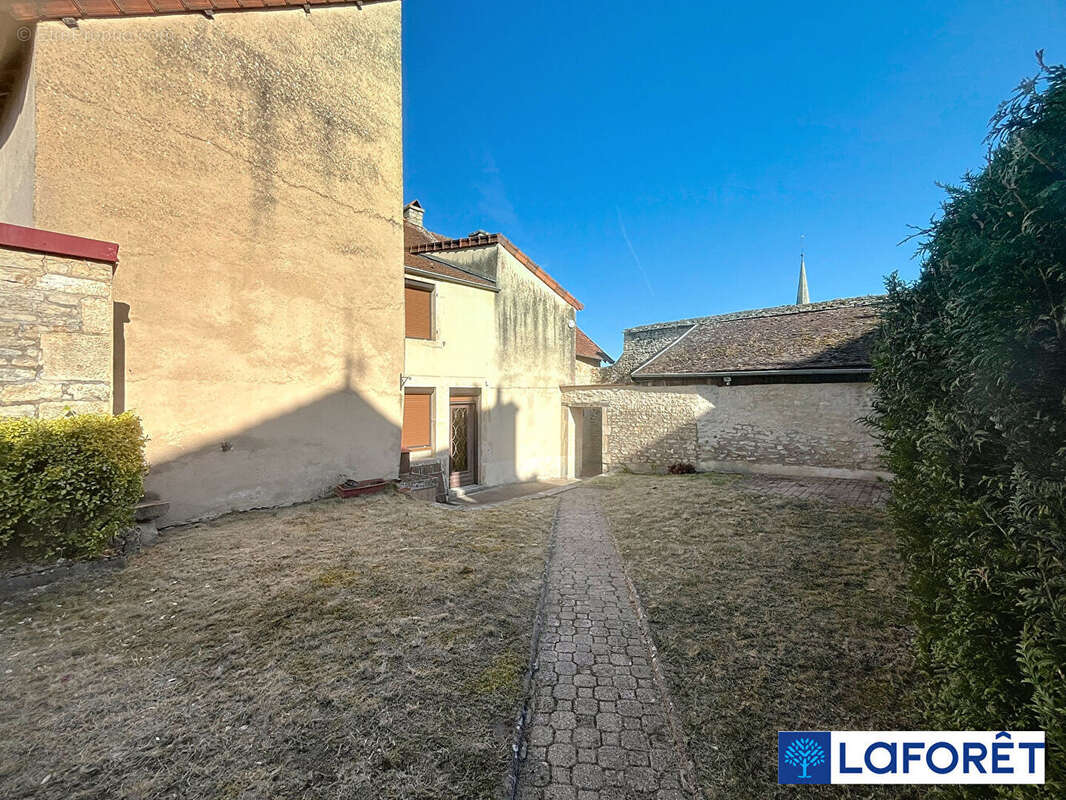 Maison à GRANCEY-LE-CHATEAU-NEUVELLE