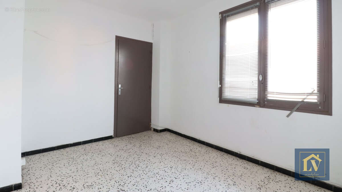 Commerce à LE SOLER