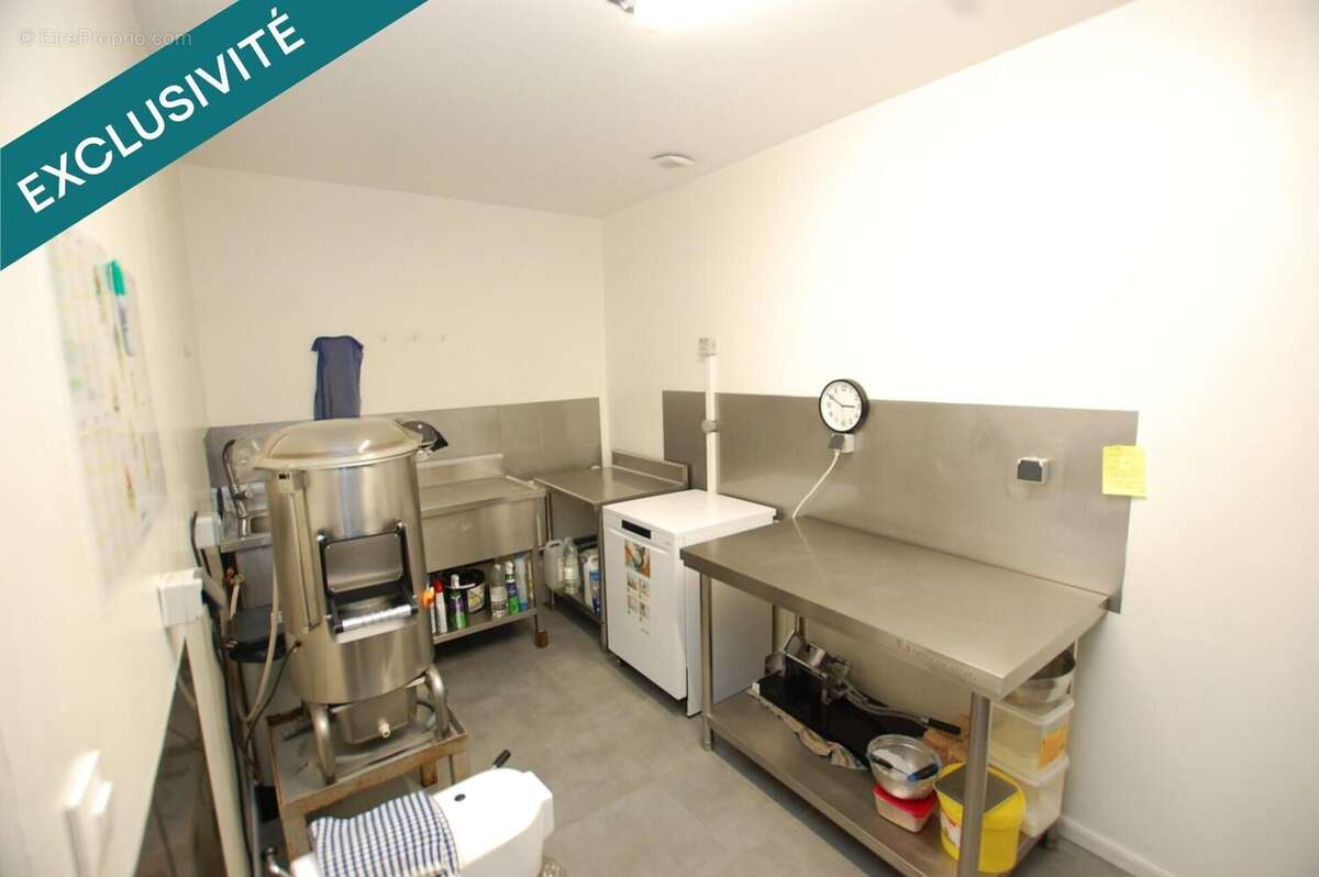 Photo 3 - Commerce à ETAULIERS