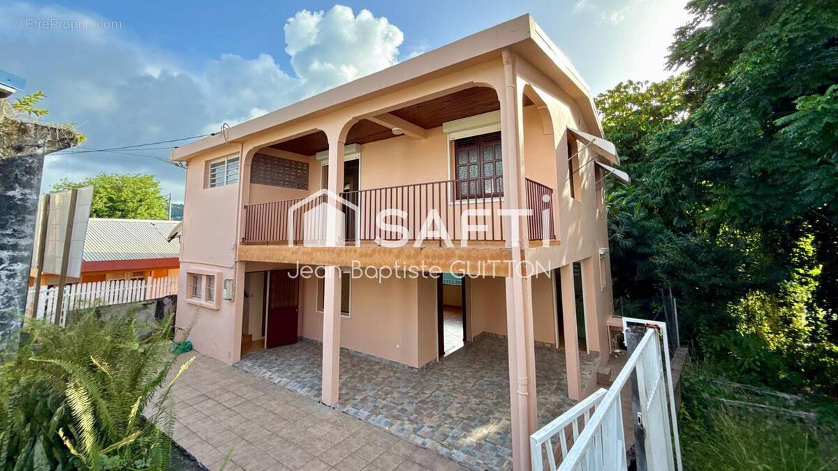 Photo 1 - Maison à LE ROBERT