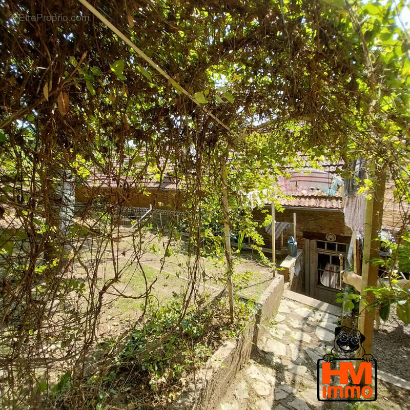 Maison à SAINT-DENIS-DES-MURS