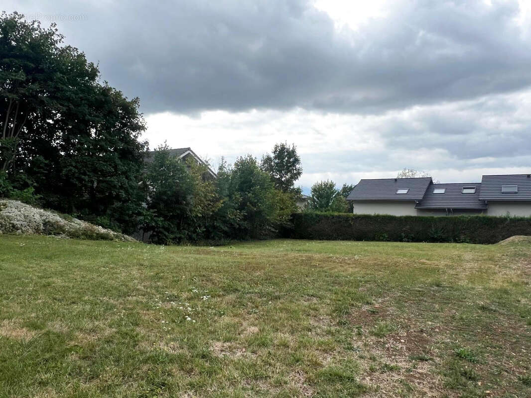 Terrain à COLLONGES-SOUS-SALEVE